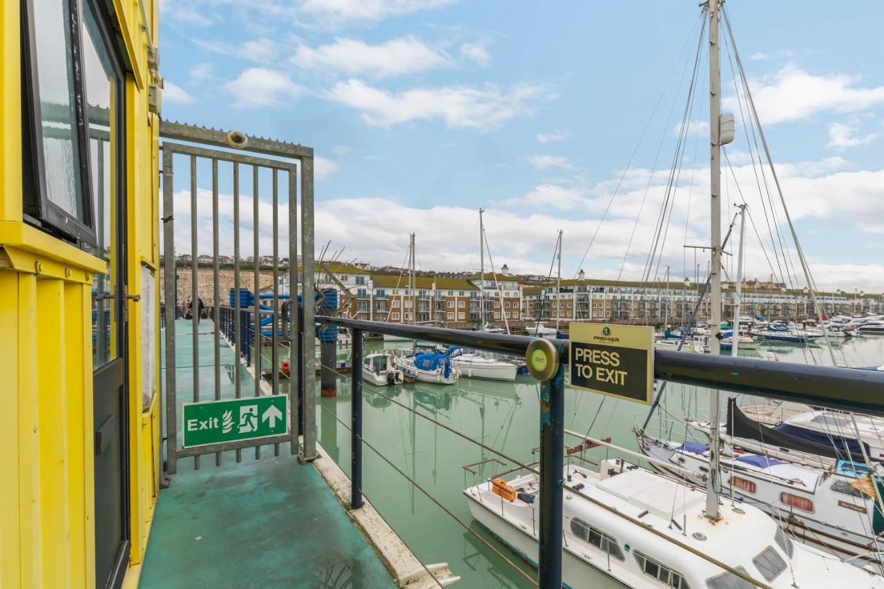 Apartment On The Water With Free Parking - By My Getaways Brighton