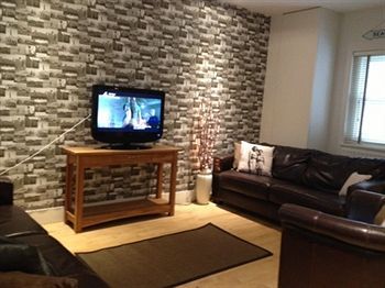 Ei8ht Guest 4*