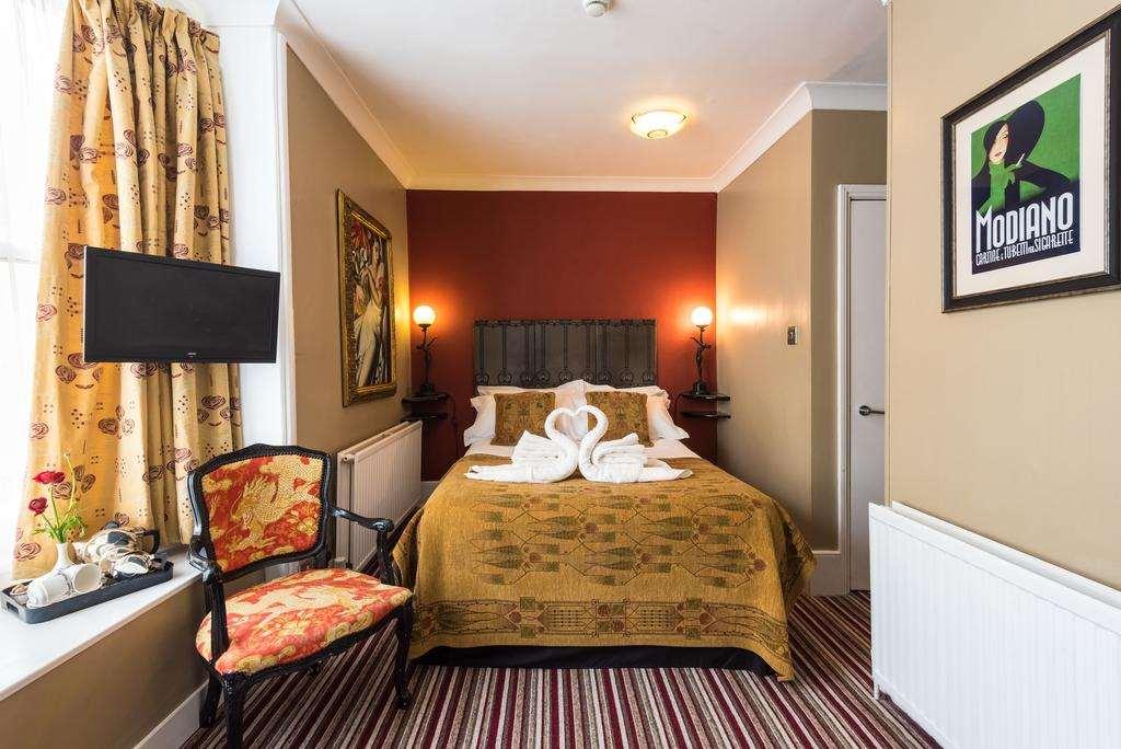 Paskins Town House Bed & Breakfast 3*