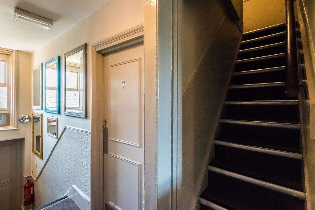 Bed & Breakfast Paskins Town House