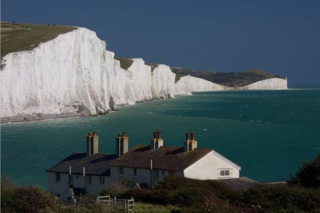 Castle Street - Central Townhouse, Up To 8 Guests Holiday home Brighton