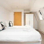 Trafalgar House Apartment One