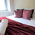 Super Central Morden 1Bed Easy Parking