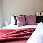 Super Central Morden 1Bed Easy Parking