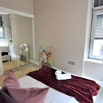 Super Central Morden 1Bed Easy Parking