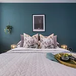 Bright & Spacious City Centre Apartment - 1-Bed