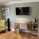 Weslie Guest House