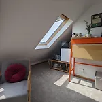 *Large Unique Retro Private Attic & Bathroom*