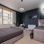 Charming Luxury 3Bed Apartment In A Prime Location By Sharphaus Short Lets & Serviced Accommodation Management
