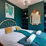 Brighton Mermaid House - Close To Beach - By Crown Gardens Holiday Homes