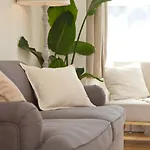 Spacious Retreat With Sunny Garden