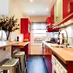 2 Bedroom Brighton Apartment With Sea View
