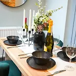 Stunning Brighton Seaside 2-Bedroom Townhouse With Patio, Sleeps 6