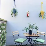 Stunning Brighton Seaside 2-Bedroom Townhouse With Patio, Sleeps 6