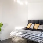 Stylish Central Studio Apartment Modern Luxury