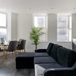 Stylish Central Studio Apartment Modern Luxury