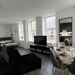 Stylish Central Studio Apartment Modern Luxury