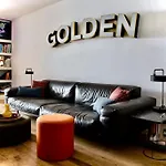 Large Townhouse Just 2 Minutes From The Sea/I360!