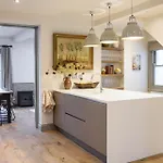 Pet-Friendly Luxury Home For Families & Friends