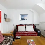 Superb 2 Bed Townhouse Next To The Level Park