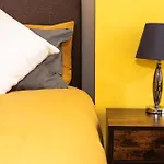 Happy Monkey Town House - Sleeps 9