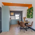 Central 3 Bedroom I 2 Bathroom I Next To Beach & Shopping Center