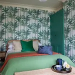 The Lorelei 2Br Mid-Century Modern Stylish Apartment