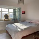 Lovely Bright House Close To Brighton