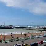 Host & Stay - The Brighton Breeze