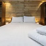 Host & Stay - Grafton Woodshack