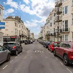 Host & Stay - Waterloo Apartment