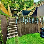 Three Bedroom House By Peacegrove Homes Short Lets & Serviced Accommodation Brighton With Free Wifi & Pet Friendly