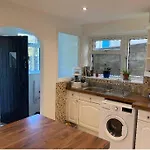 Lovely One Bed Apartment With Garden