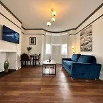 Cozy 1-Bedroom Flat With Garden