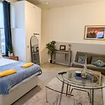 Central Studio Flat By The Sea