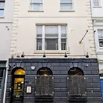 Central Studio Flat By The Sea