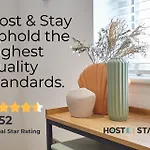Host & Stay - Grafton Copper