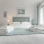 New Perfect 3 Bed House And Parking