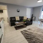 Charming Retreat On The Eastside For A Group Or Family In North Laine