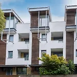 Host & Stay - Kingscote Townhouse