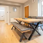 Sillwood Mews - With Free Parking