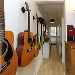 Garden Flat, 2 Mins Walk From Beach