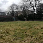 One Bed Garden Flat - Prime Location - Free Onsite Parking - Own Entrance