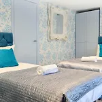 Darling By The Sea - By Brighton Holiday Lets