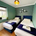 2 Pm Check In Cozy Town House Sleep 5