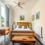 Oyo Avalon Lifestyle Guest House