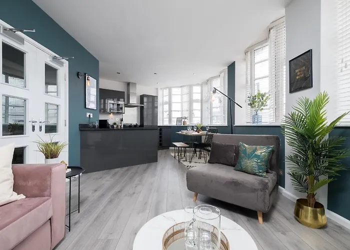 Bright & Spacious City Centre Apartment - 1-Bed