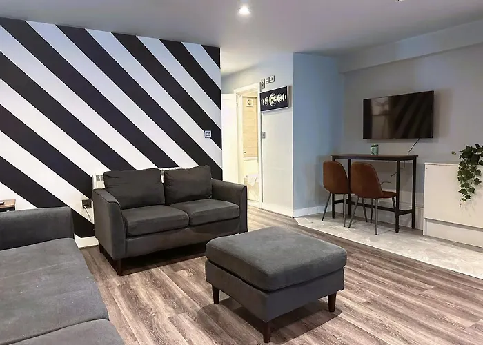 Flash Sale Funky Holiday Accommodation Central Brighton Sleep 16 Guests