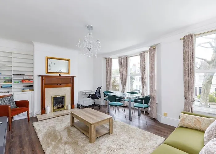 Charming 2 Bedroom Flat In Central Hove With Free Parking