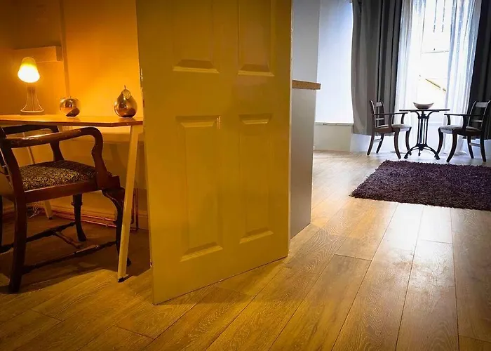 The Nash Suite - One Minute Walk To Beach